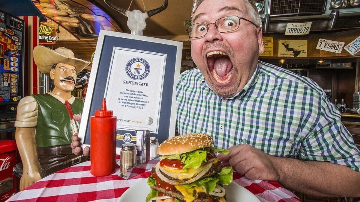 بيرند شميت الألماني صاحب أكبر فم في العالم