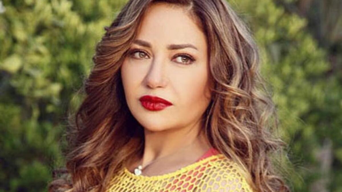 ليلى علوي جذبتها الأضواء والشهرة، وأقدمت على الزواج بعد الـ40، وحرمت من نعمة الإنجاب ودفعها حبها للأطفال إلى تبني طفل