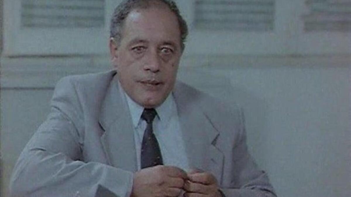 توفي الممثل المصري مخلص البحيري في حادث تصادم على الطريق الصحراوي قرب مدينة الإسكندرية في 29 أغسطس 2001 عن عمر يناهز 58 عامًا.