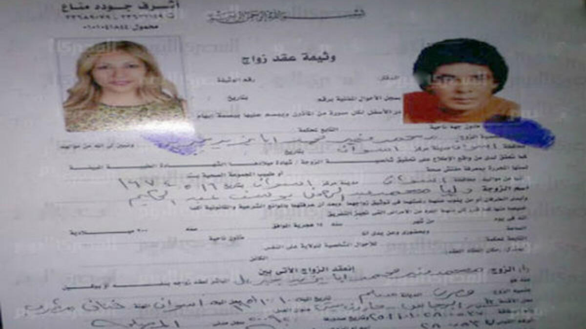 انفصل النجم محمد منير عن زوجته "داليا محمد يوسف" من أصل نوبي، بعد فترة زواج استمرت لمدة 50 يومًا فقط ولم يعلن عن الأسباب