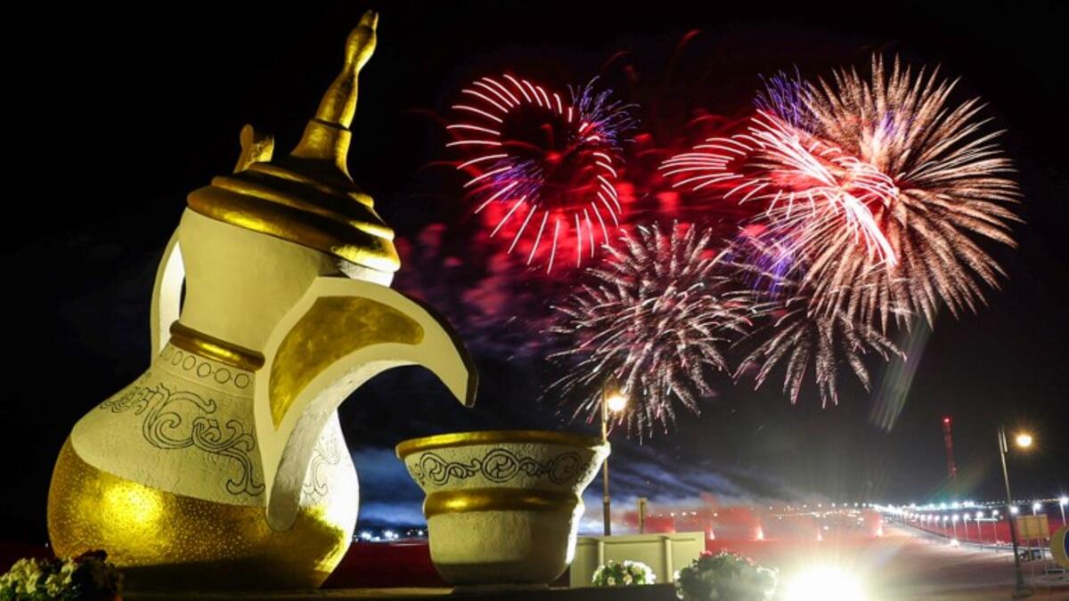 This picture taken early on January 1, 2019 shows fireworks erupting in the sky during the 2019 new year celebrations in Abu Dhabi, the capital of the United Arab Emirates. 
KARIM SAHIB / AFP