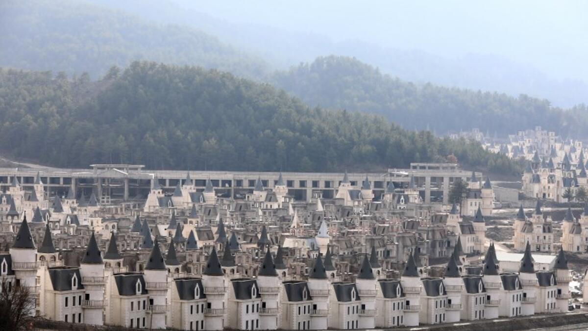 A photo shows hundreds of houses part of the Sarot Group's Burj Al Babas project  close to the town centre of Mudurnu in the Bolu northwestern region. 
Adem ALTAN / AFP