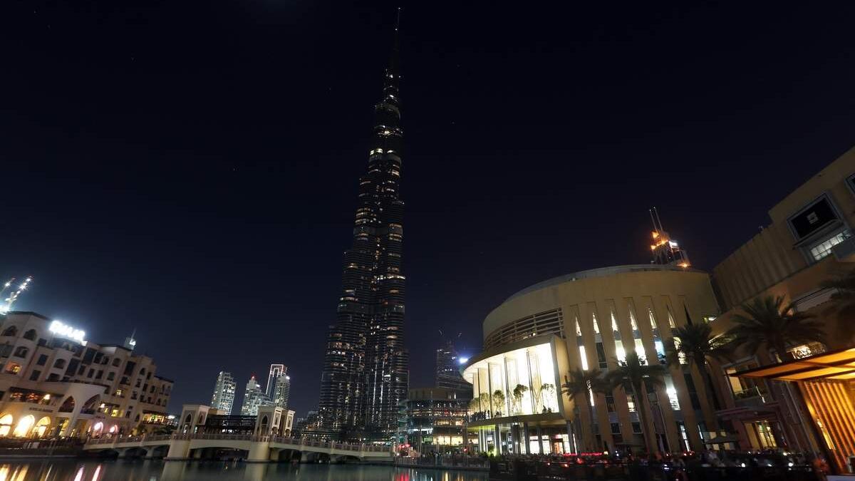 أطفأ "برج خليفة" أضواءه مساء أمس ساعة كاملة، في مشاركة خاصة بـ"ساعة الأرض"، التي تُعتبر أبرز فعاليات يوم الأرض العالمي.