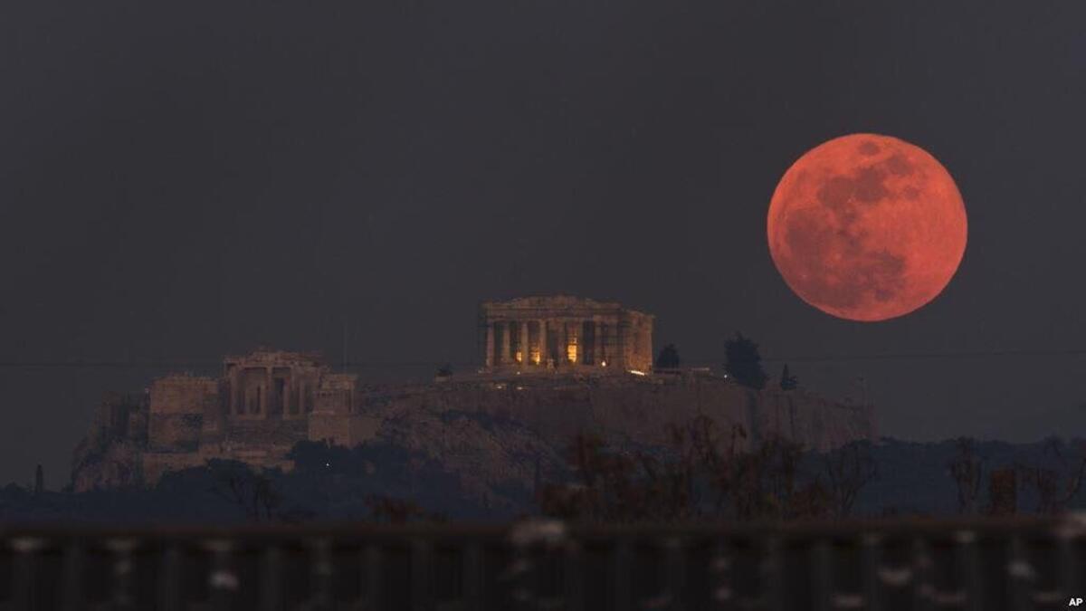 The Blood Moon rises once again (Twitter)