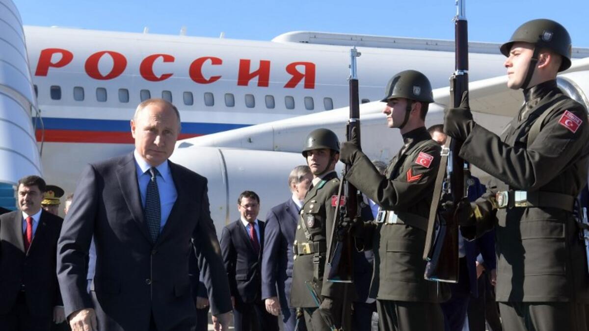 President of Russia, Vladimir Putin (L) arrives at Ataturk International Airport in Istanbul on October 27, 2018, ahead of a summit called to attempt to find a lasting politicial solution to the civil war in Syria which has claimed in excess of 350,000 lives. (Sergei GUNEEV / Sputnik / AFP)