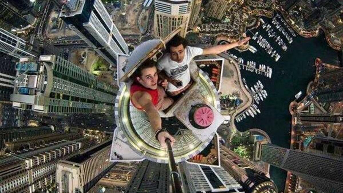 Selfie on Burj Khalifa (Twitter)