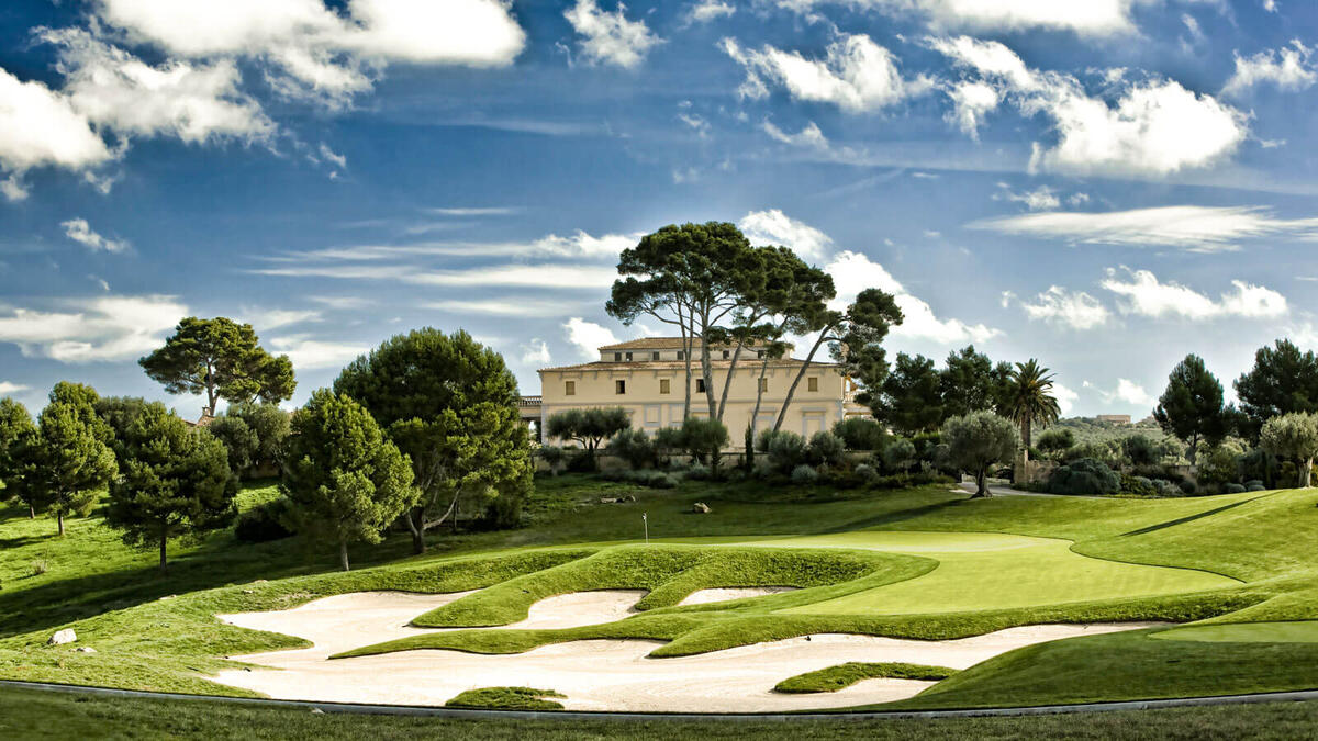 Golf Son Gual is widely accepted amongst the industry as one of the best golf courses on the island of Mallorca, well known for sporting and natural elegance. Surrounded by olive trees, wildflowers, and vineyards allow yourself to be captivated by the course’s true beauty and enjoy a relaxing day on the greens.