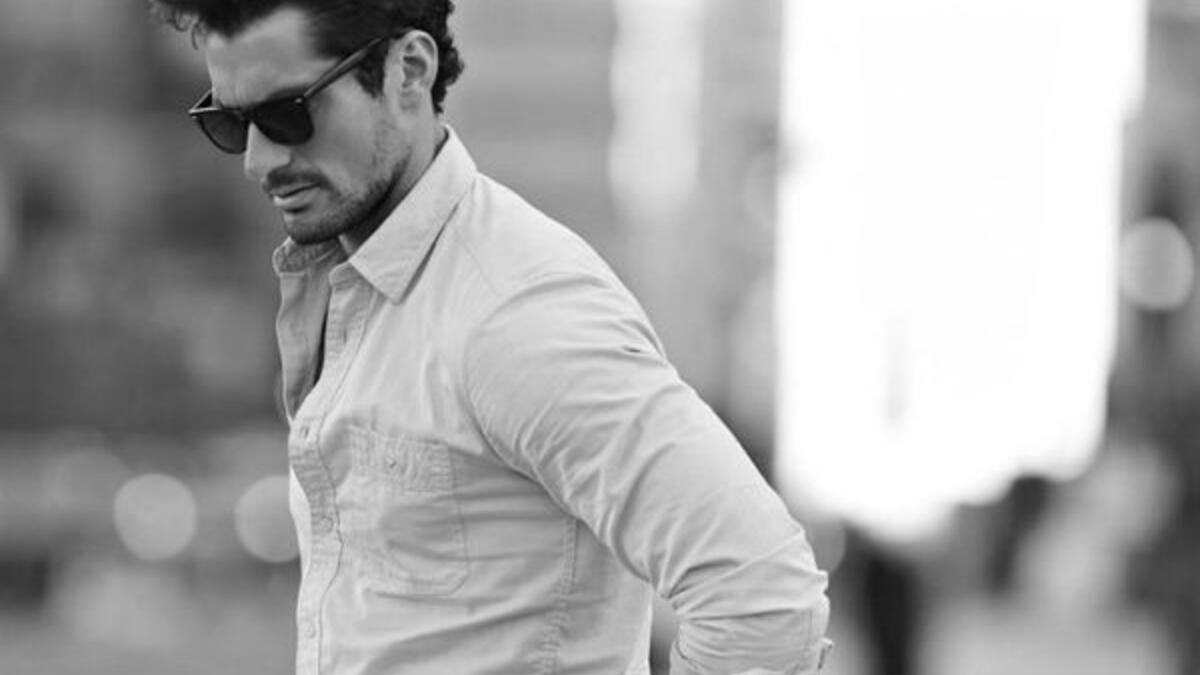 أمريكا: لم يعد الجسد الرياضي مثيرًا لدى المرأة الأمريكية، بل أصبح الجسد المثالي الذي يتمتع بكتف وصدر عريضان هو عامل الجذب عندهن، بالإضافة إلى تسريحة شعر جذابة وملابس كاجوال تواكب العصر بعيدًا عن البلدلات الأنيقة.