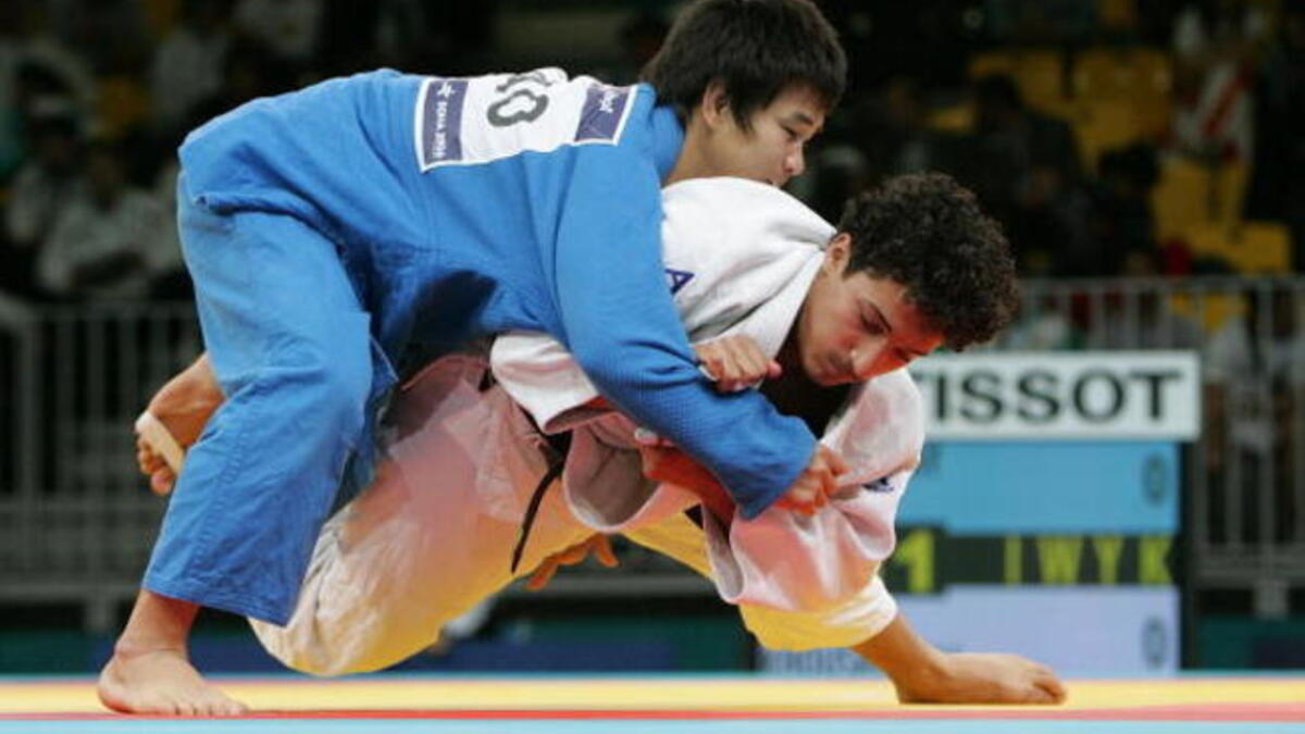 لاعب الجودو اليمني علي خوسروف: سيحصل صاحب الـ 23 عاماً على فرصة تمثيل بلاده على الساحة الأولمبية رغم الظروف الصعبة التي مر بها في طريقه إليها وأبرزها حقيقة إصابته برصاصة في المعدة تلقاها حينما كان يشارك في مسيرة احتجاج على رئيس بلاده السابق.