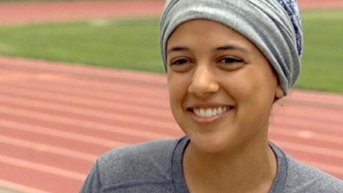 العداءة السعودية سارة العطار: تمثل صاحبة الـ 19 عاماً بلادها التي سمحت مؤخراً للرياضيات بالمشاركة في الأولمبياد في مسابقة 800 متر وكلها ثقة بأنها على قدر المسؤولية.