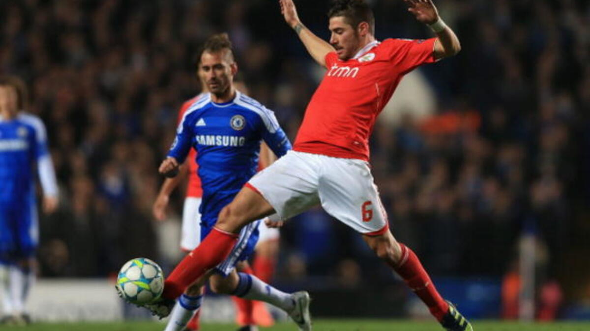 Javi Garcia leaves Benfica for Man City 2012