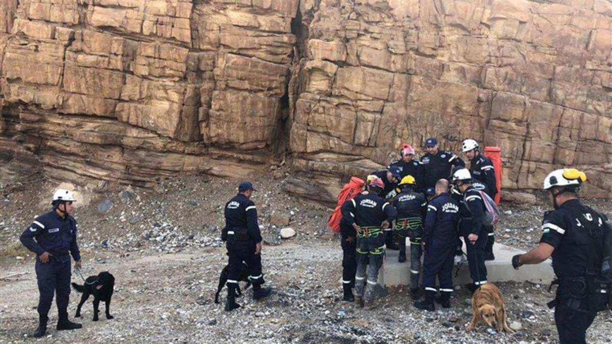 Jordanian rescue teams, 2000 personnel, were involved in the search and rescue operation (Twitter)