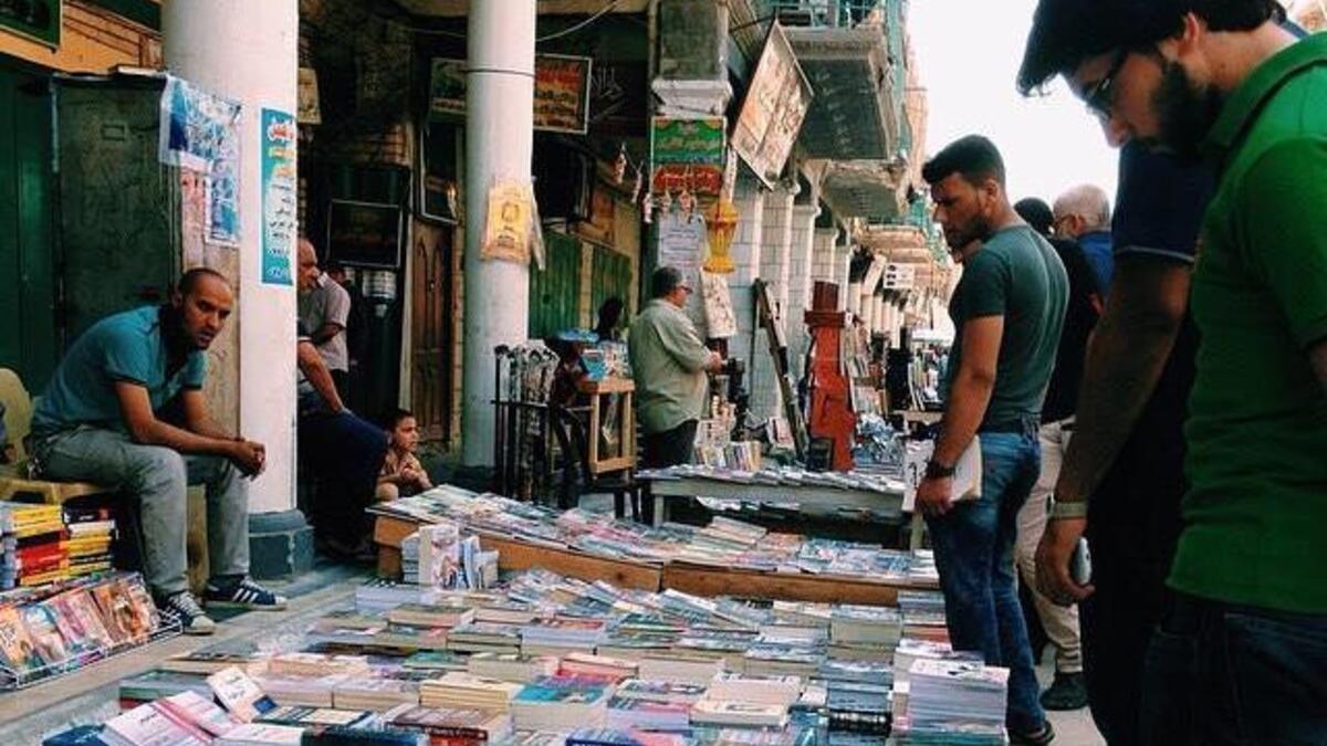 People browse through the books (Twitter)