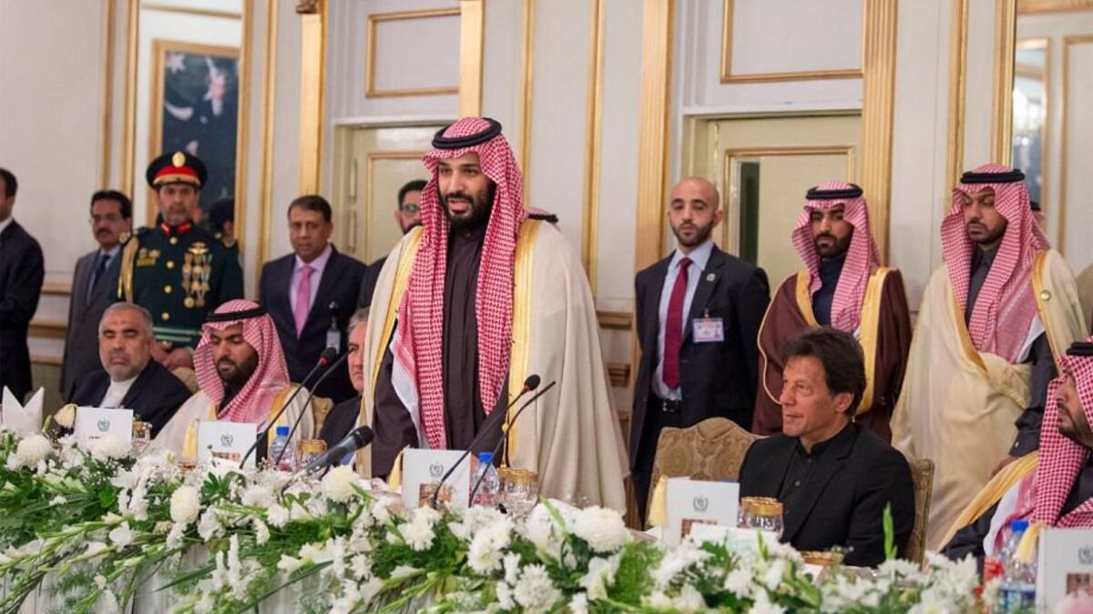Saudi Arabia's Crown Prince Mohammed Bin Salman warmly welcomed by Pakistan's Prime Minister Imran Khan (Twitter)