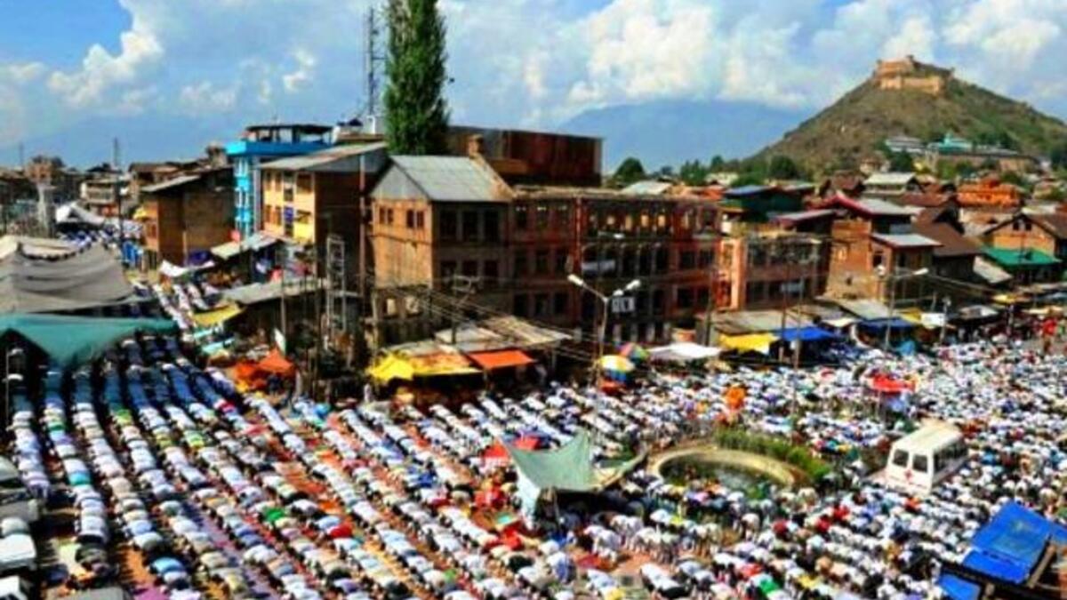 India: Kashmiri Muslims offer Jummat-Ul-Vida, the last Friday prayers, ahead of the Eid al-Fitr festival outside the historic Jamia Masjid mosque in Srinagar. On Eid, after taking a fresh bath, everyone wears new clothes, if they can afford so, or else clean washed clothes. Some Muslims go to graveyards to pray for salvation of the departed soul.
