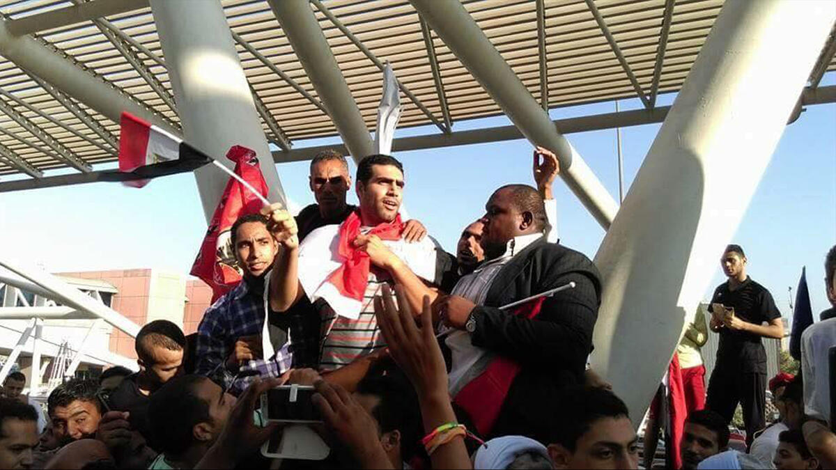 Arabs saying farewell at airport