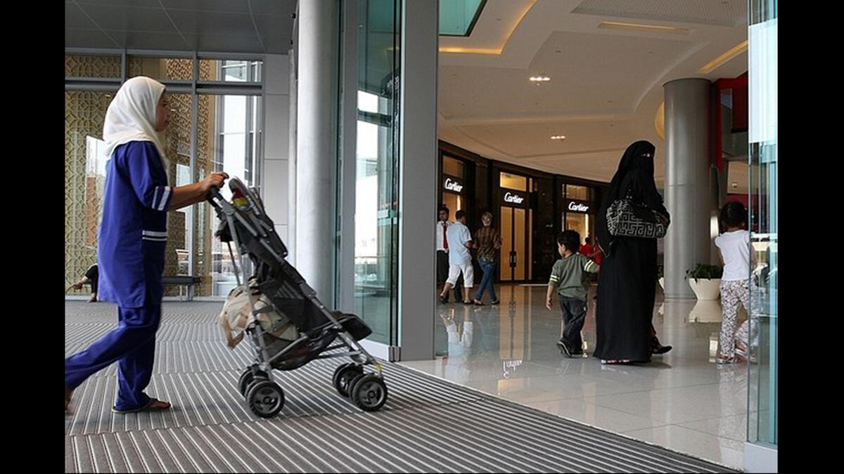 nanny maid child airport scene Arabs