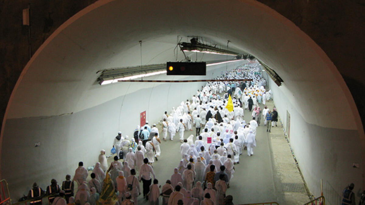 muslim pilgrims mecca tunnel hajj