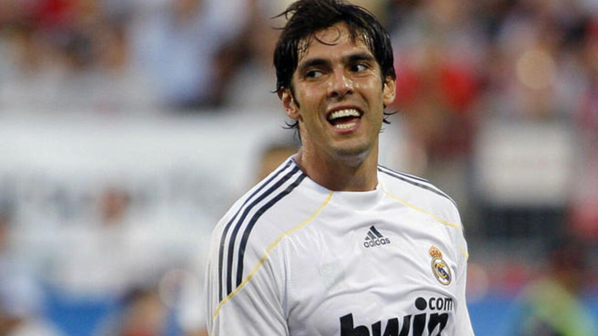 كاكا: صانع ألعاب رائع يتميز بتواضعه وشخصيته الملتزمة، فاز بكأس العالم 2002، كما ظفر بجائزة أفضل لاعب في العالم عام 2007، تعرض لعدة إصاباتٍ خلال مسيرته التي بدأها مع ساو باولو مروراً بميلان وانتهاءً بريال مدريد الذي يلعب في صفوفه حالياً.