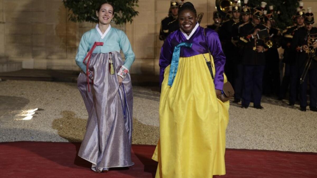 Guests arrive for a state dinner with the South Korean President at the Elysee Presidential Palace in Paris on October 15, 2018. (Geoffroy VAN DER HASSELT / AFP)