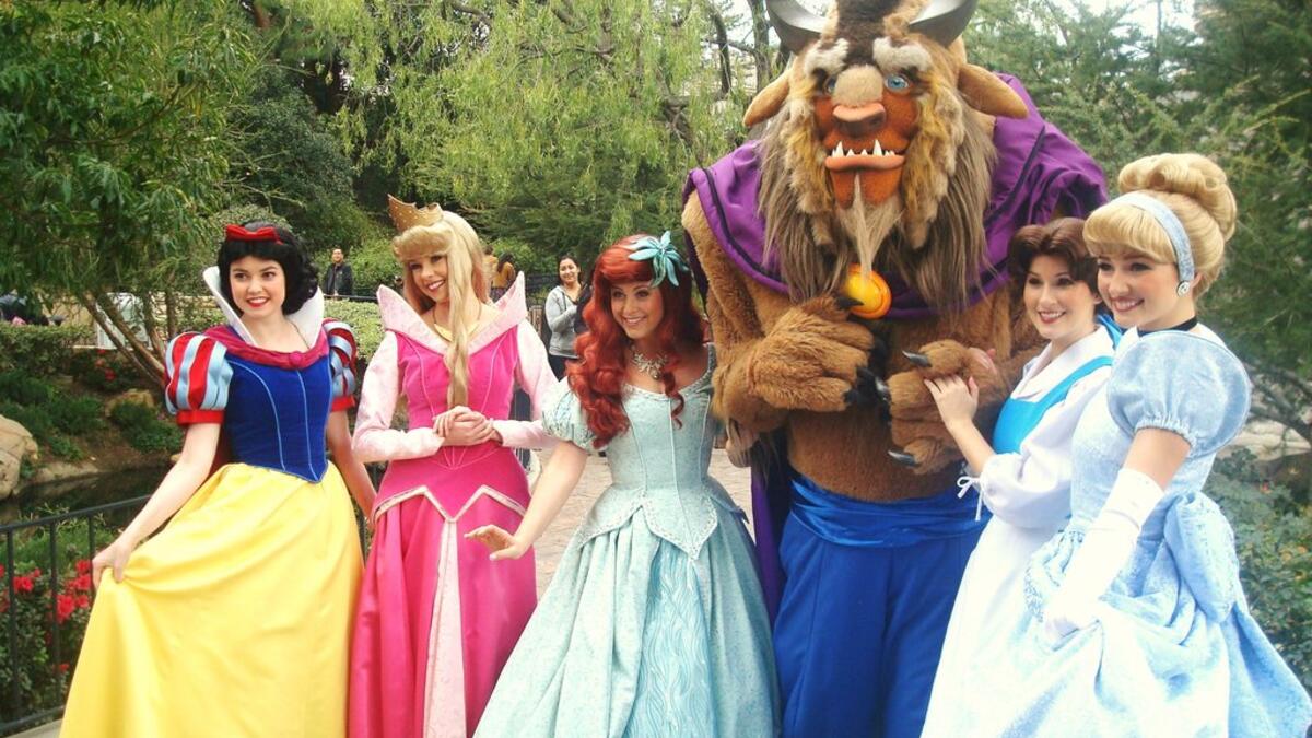 Disneyland princesses. (popsugar.com)