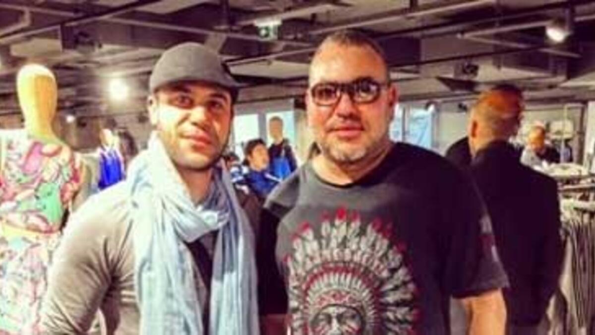 التقى محمد إمام بالصدفة ملك المغرب محمد السادس أثناء تسوقه ونشر صورته مع الملك على فيسبوك معلقاً: “لما تكون واقف بتشتري تي شرت وفجأة تلاقي قدامك ملك المغرب بجد شخص محترم وبسيط وجميل .....” وأضاف: “لا أحد يسألني لماذا أنا أرتدي الملابس الشتوية وهو مصيف”؟