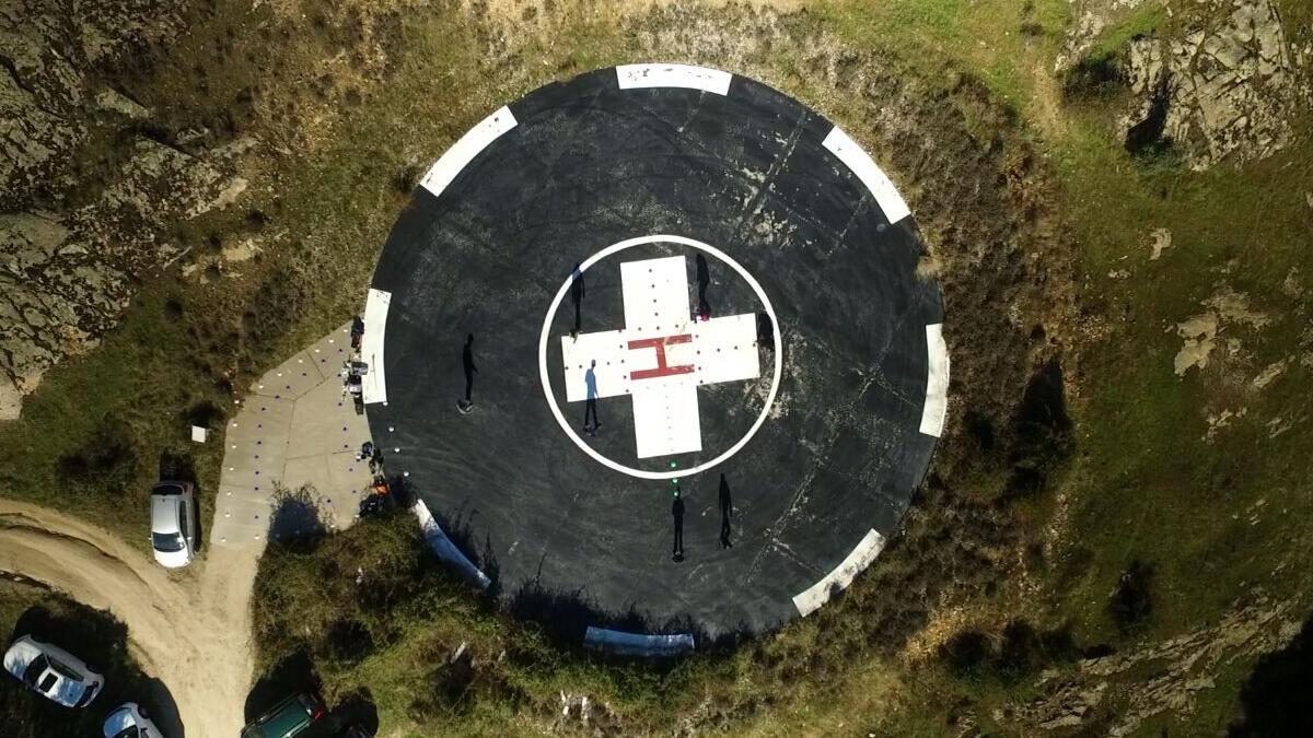 قال مؤسس موقع الصور العامودية الفرنسي إريك دوبن: "إن الرؤية من منظور طائر تسحرنا، لنفس السبب الذي جعل الناس تحلم بالطيران دائمًا". لكن لا يمكن تصنيف أي صورة تلتقط من مكان مرتفع على أنها من وجهة نظر طائر.