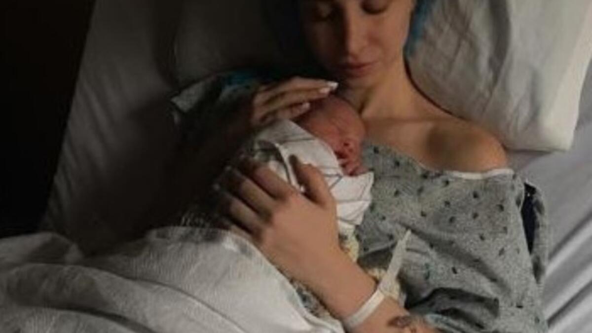 الإعلامية أنابيلا هلال وضعت طفلها الرابع " إيلي" من زوجها طبيب التجميل نادر صعب يوم4 سبتمبر