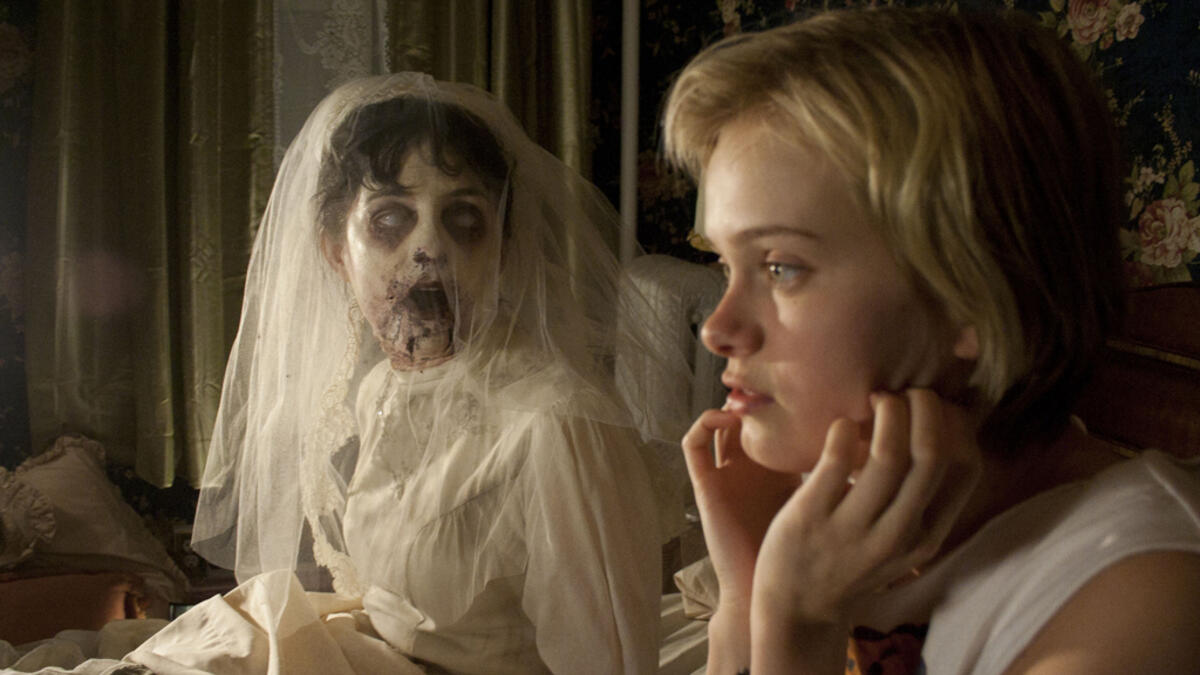 :The Innkeepers يقـرر اثنان من العاملين في فندق تملكـه امرأة تم قتلها أن يكتشفـوا أسرار هذا المكان وما اشيع عنه أنه يضم شبـح المـرأة المزعج، الذي لا يتـرك النزلاء في حالهم