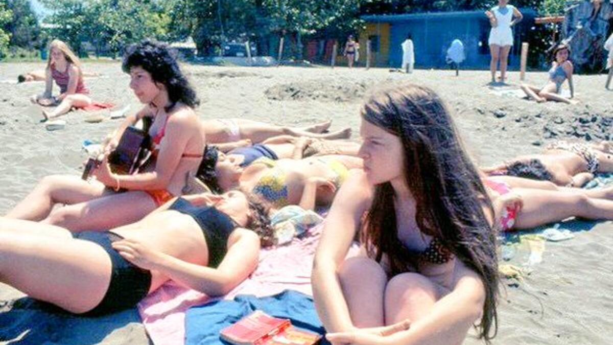 Iran summer of 1979, a few months before the Islamic Revolution. 
Pahlavi Beach, Caspian Sea. (Twitter)