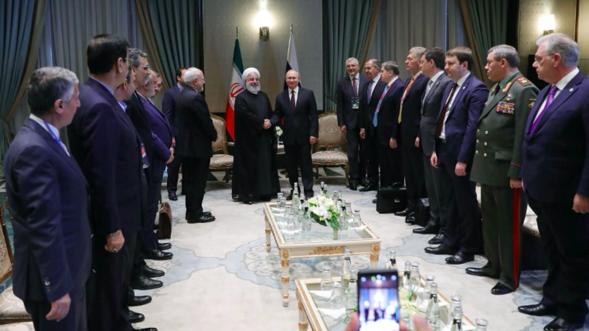 Russian President Vladimir Putin (Center R) shakes hands with Iranian President Hassan Rouhani during a meeting in Ankara on April 04, 2018. Mikhail KLIMENTYEV/Sputnik /AFP
