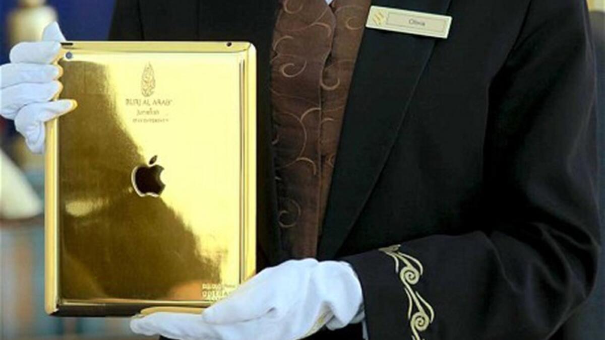 Gold iPad for Every Guest Who Checked-in at Burj al Arab Hotel (flashydubai)