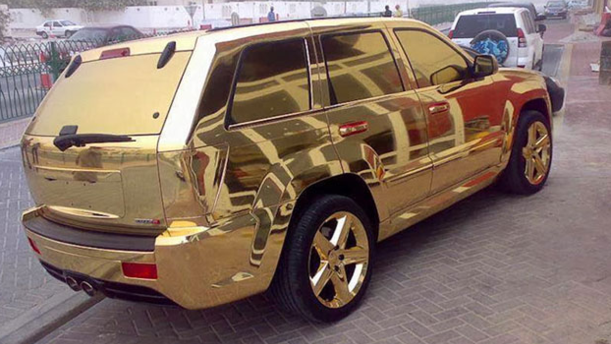 Gold SUV (eshowbizbuzz)