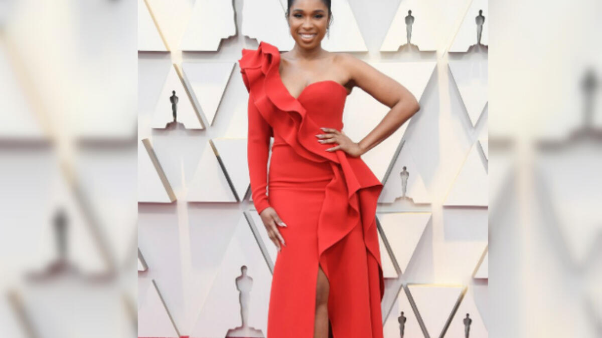 Jennifer Hudson chose a red hot gown by Elie Saab Couture