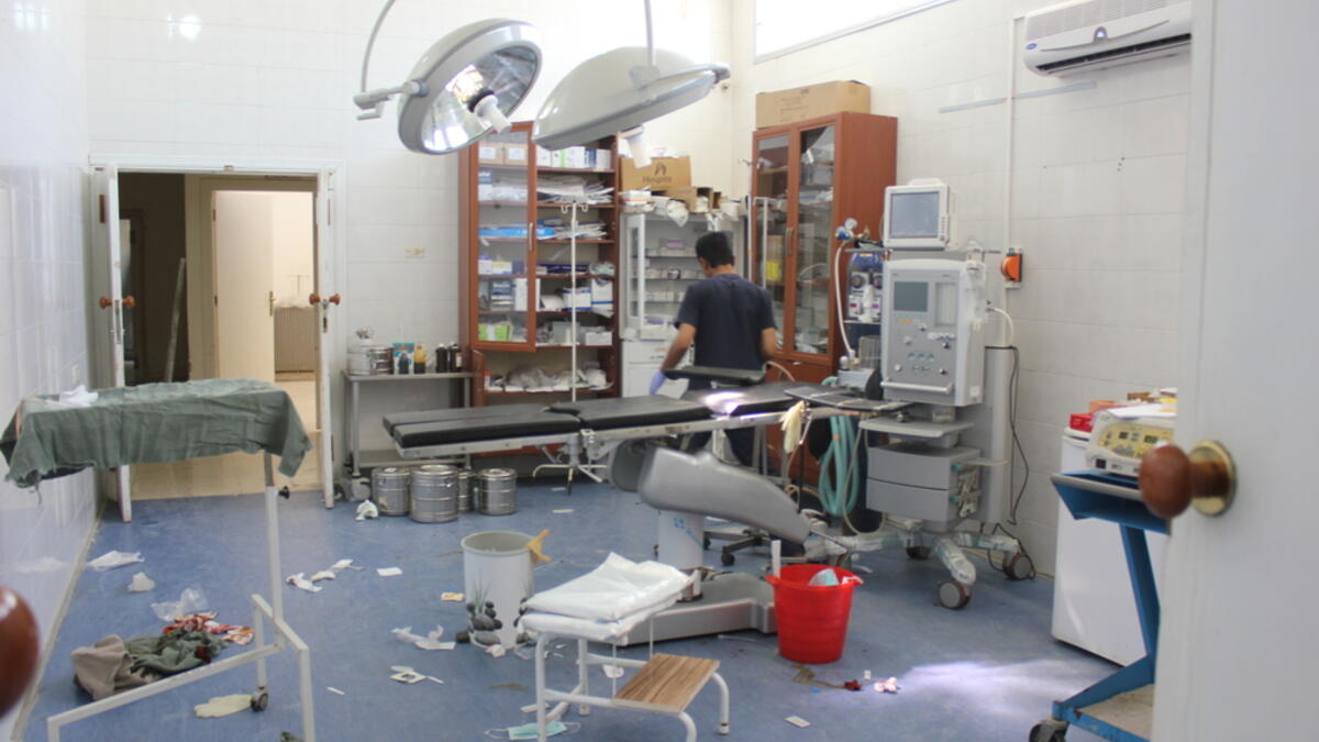 أين تعمل منظّمة أطباء بلا حدود في الرقّة؟ مستشفى تلّ الأبيض حيث تدعم الرعاية الصحّية للإصابات البالغة والخدمات الطبية الجراحية، تملك المنظّمة  8 سيارات إسعاف تؤمّن خدمات الإحالة في أنحاء مدينة الرقّة. ومركزاً طبياً متقدّماً في حزيمة، و5 فرق تطعيمٍ.