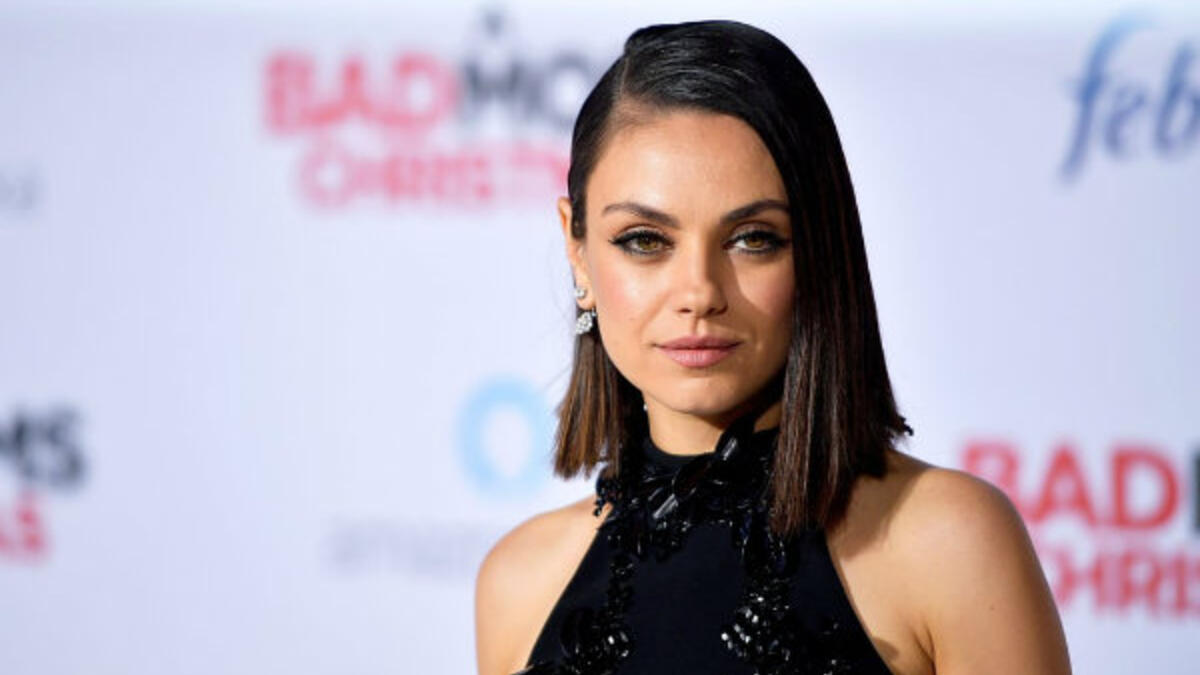 ميلا كونيس: في 2012 وقعت ضحية للمتسلل كريستوفر تشاني (مسرب صور سكارليت جوهانسون العارية) والذي قام بتسريب صور عارية لها من هاتفها المحمول في 2012.