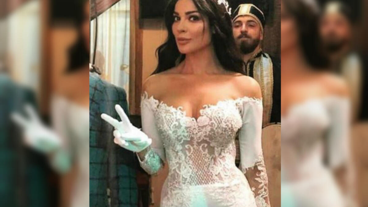 Nadine Njeim who plays the role of 'Amira' in the series 'Tariq' (The Path) chose a strapless wedding dress from adenfashion for