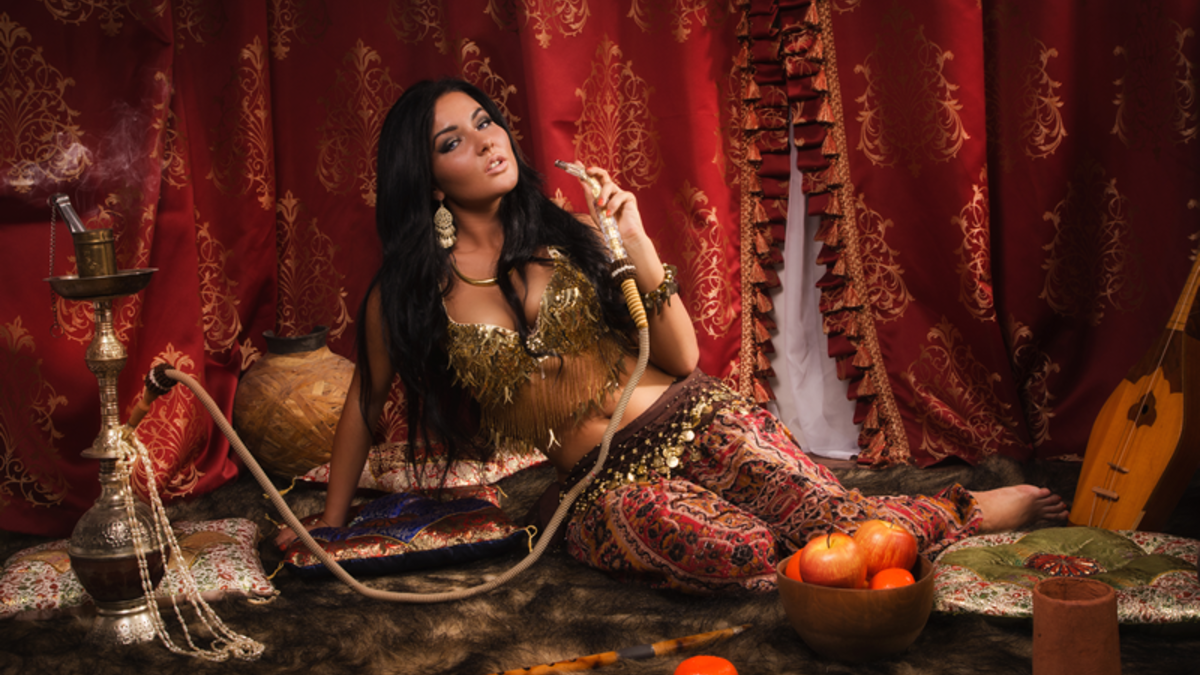 Don’t laze about! Women lying on the ground or lounging in the presence of men is considered ‘3aib’ as it is sexually suggestive. Or maybe you getting too chill is just not okay. No Arab-man-pose for you, ladies!