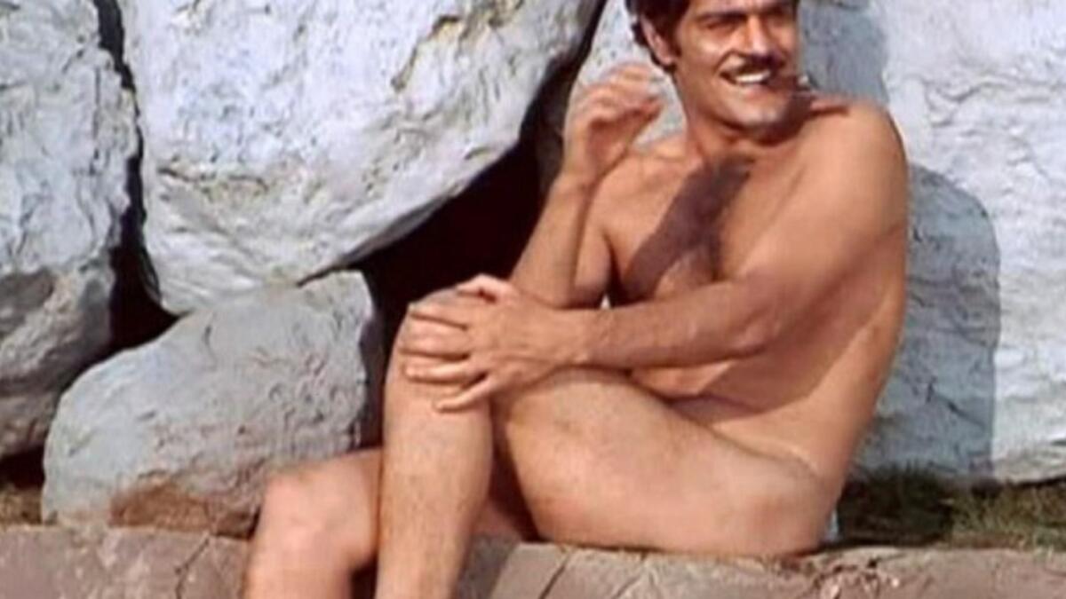 كتبت الصحافية دبورا روس عن تحرش الممثل عمرالشريف بها أثناء إجراء مقابلة معه في عام 1996