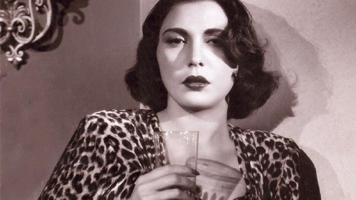 تحية كاريوكا: الشخصية الأولى التي ستؤديها شريهان في العمل الجديد، وهي الراقصة والممثلة الراحلة والتي طورت أسلوبها الخاص الذي اعتمد على إعادة إنتاج الهرمونية الشرقية القديمة في الرقص وهو الأسلوب الذي تأسس عليه مدرسة كاملة في الرقص الشرقي.