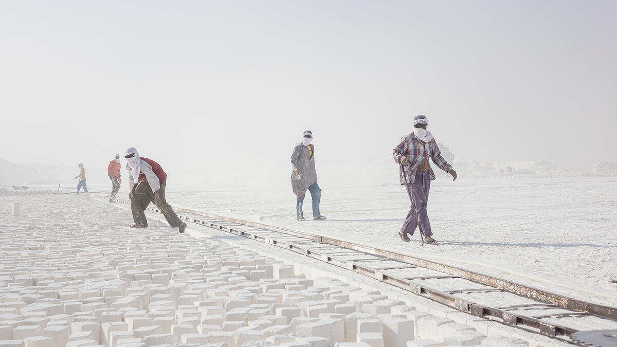 10 stunning images show life as an Egyptian limestone worker Al Bawaba
