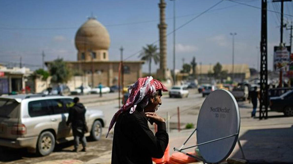 Following the battle, some already start looking into the future. In east Mosul, where fighting has been less destructive, many shops, markets and café places have re-opened. Here, an old man inspects a satellite dish. From 2014 until its defeat, Daesh forcefully prevented residents from having contact with the rest of the world.