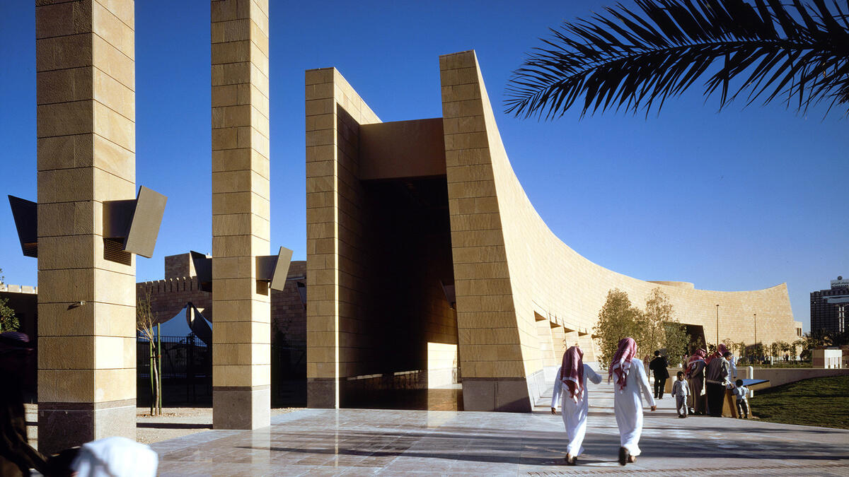 The main entrance at National Museum of Saudi Arabia. (mtarch.com)