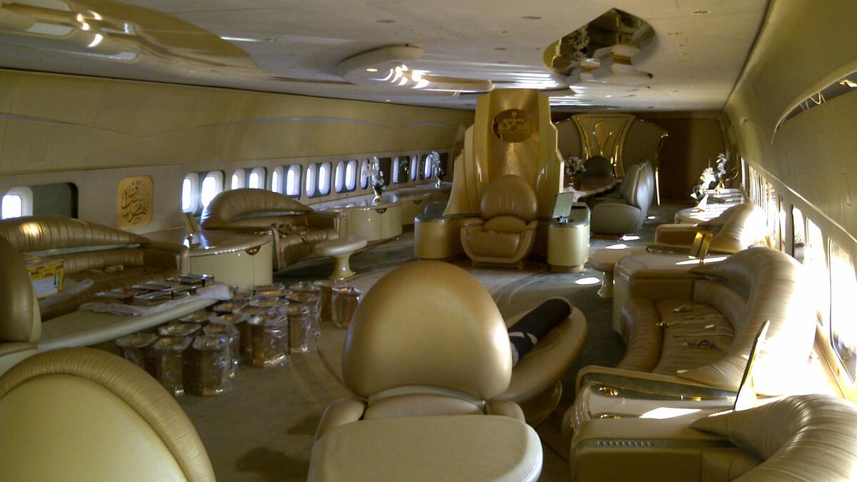 Main lounge area. (imgur.com)