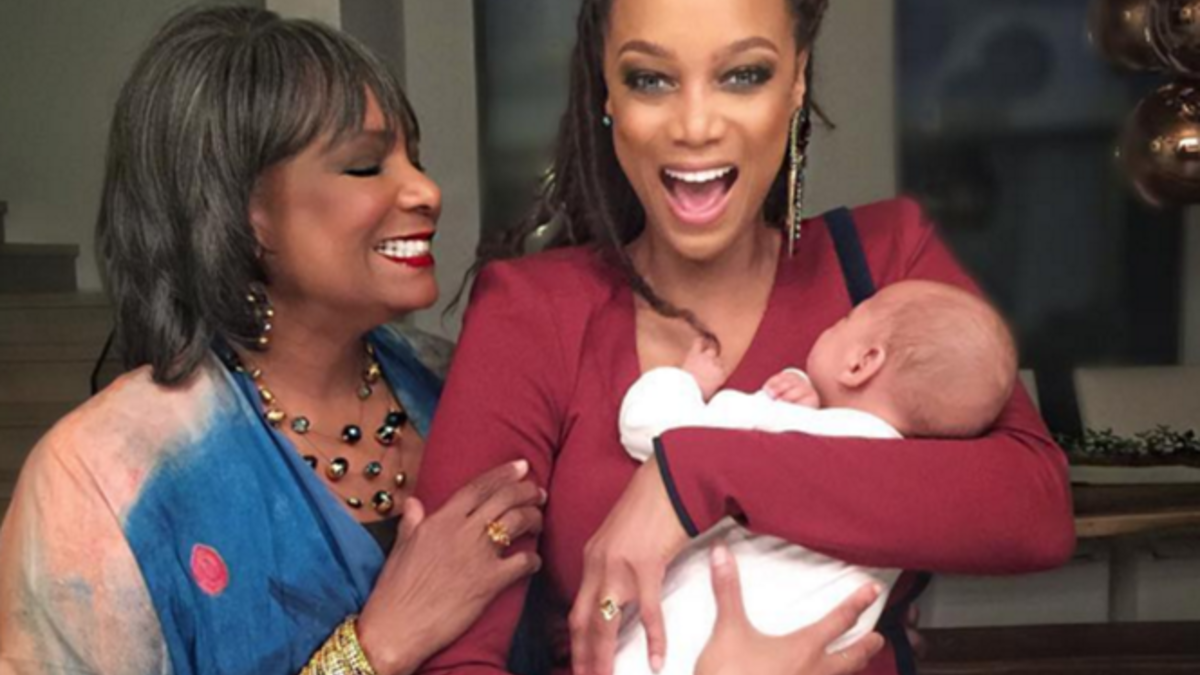 أصبحت عارضة الأزياء "تايرا بانكس" أمًا لطفل عام 2010 بعد أن استعانت بأم بديلة لتنجب طفلها الأول والذي أطلقت عليه اسم "يورك بانك"