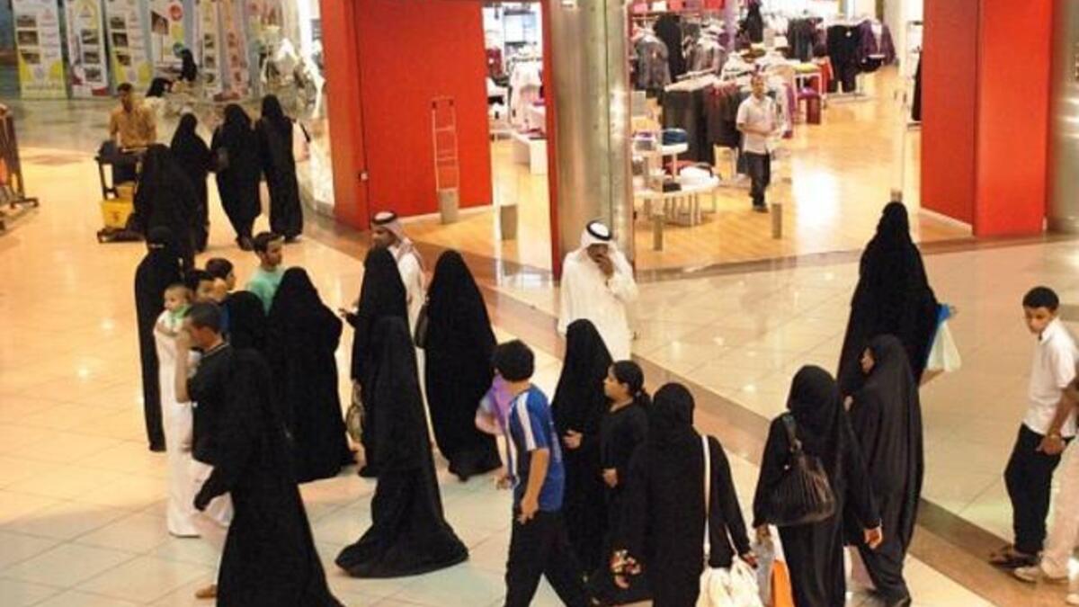 Saudis take a break from 'protesting' in the mall, Arab Spring Redux