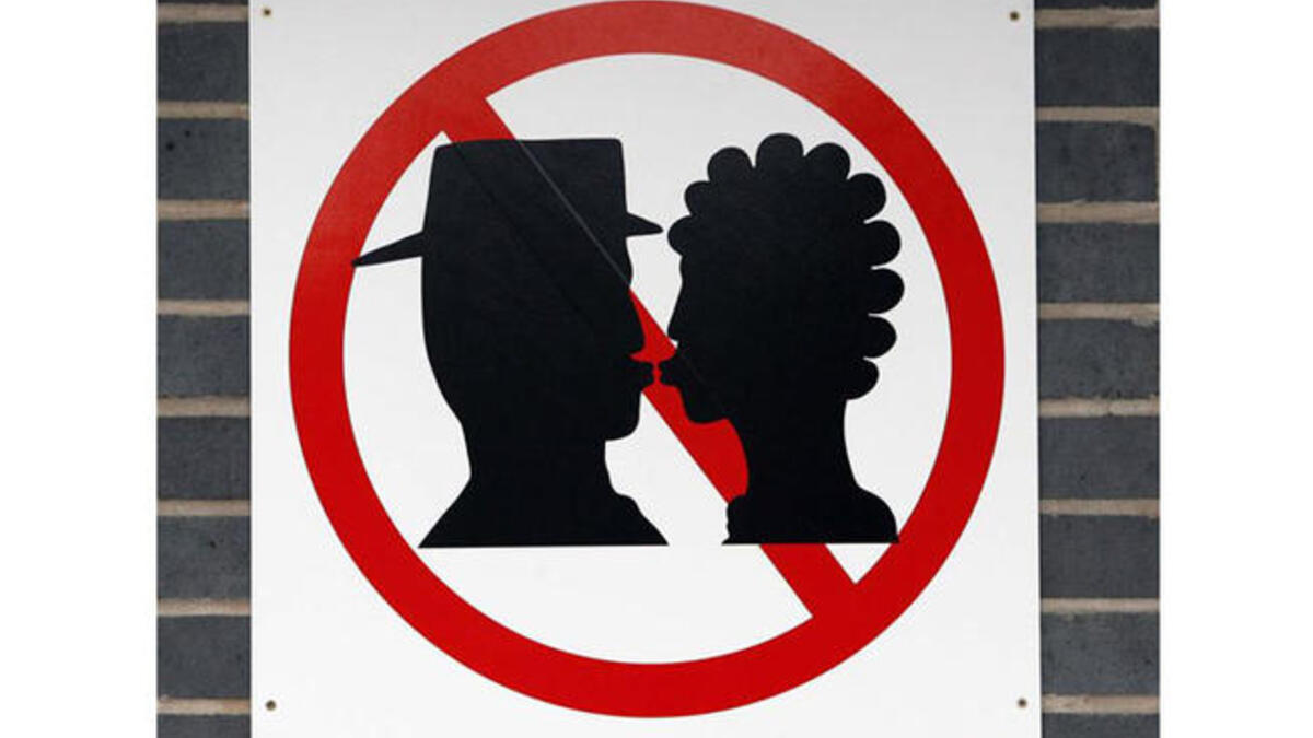 no kissing