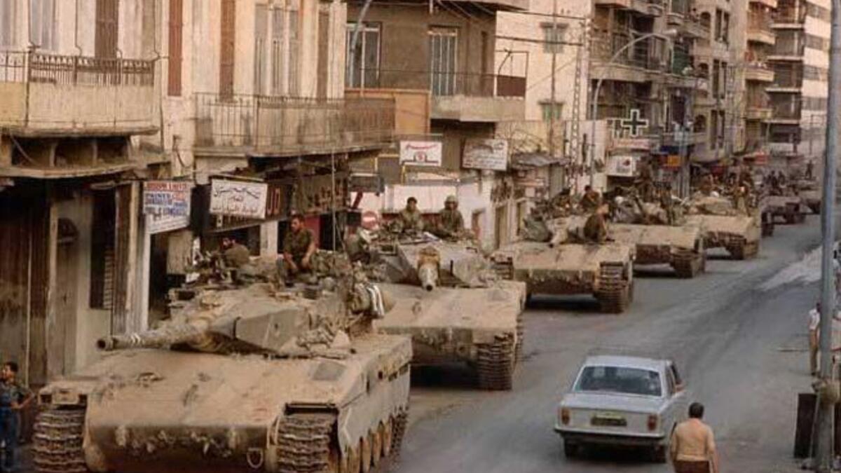 الدبابات تجوب شوارع بيروت