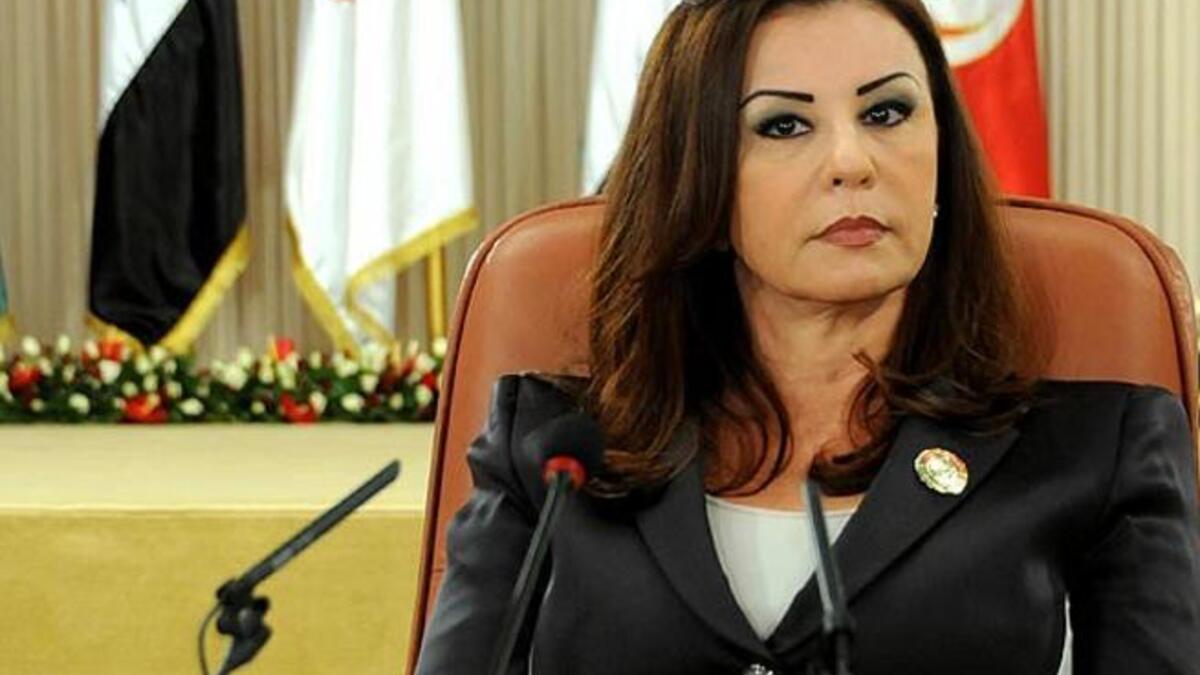 ليلى بن علي: "ليدي ماكبث" تونس، لقبت "بالحلاّقة" وهي مهنتها القديمة وتمكنت من تهريب أطنان من الذهب قبل أن تفر هي وزوجها من تونس.