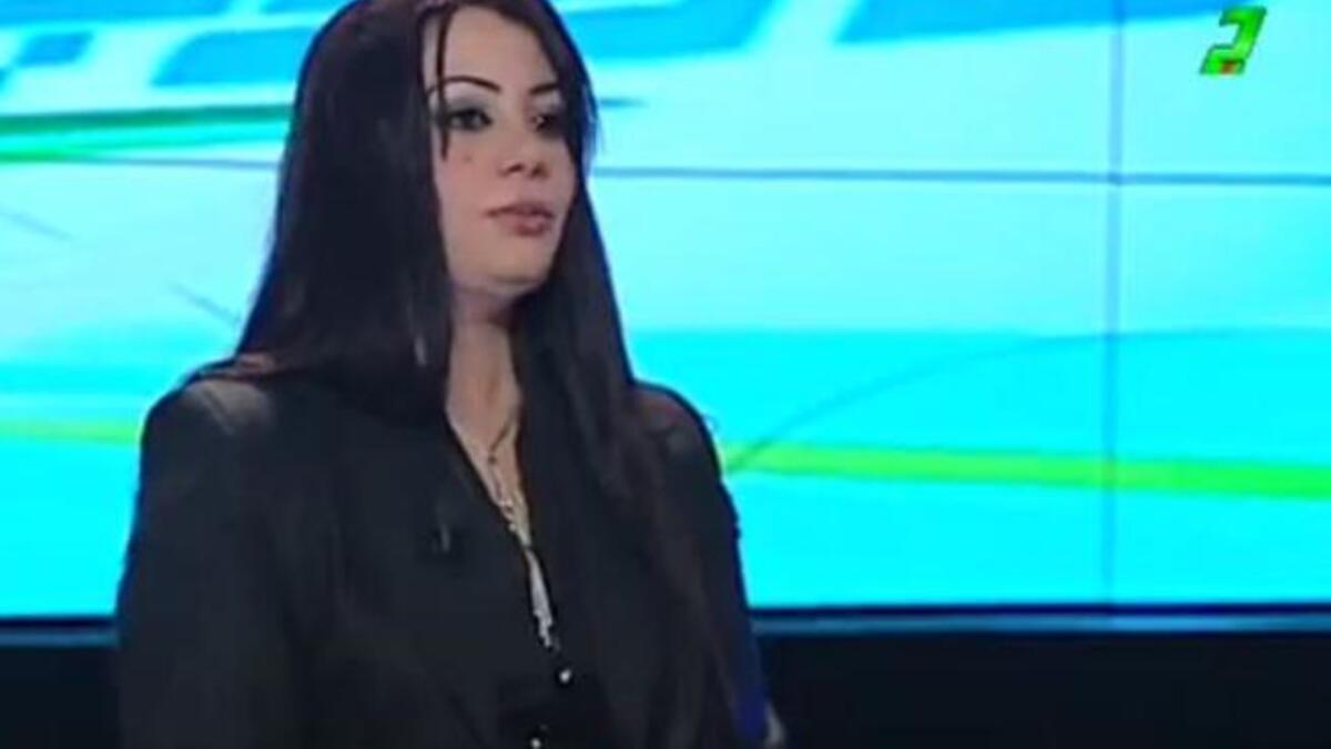 عن إيمان: "إن كتائب القذافي اغتصبتها وتذيع لها قناة " الخنزيرة"- تقصد الجزيرة- وترفض التصوير معنا، وتسبني وتشتمني والإعلام الليبي".